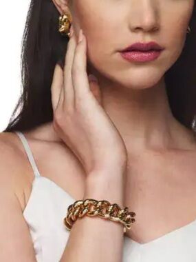 Kenneth Jay Lane Bold Gold-Tone Chunky Link Bracelet